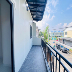 Cho thuê nhà 2 tầng, 3PN, mới 100%, có nội thất tại Oasis, Mỹ Phước