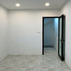 Cho thuê nhà nguyên căn mới xây 4 tầng tại ngõ 110 Minh Khai. 