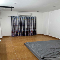 Nhà trong ngõ 160 Lạc Long Quân