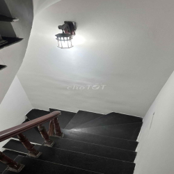 Nhà trong ngõ 160 Lạc Long Quân