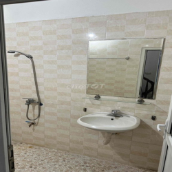 Nhà trong ngõ 160 Lạc Long Quân