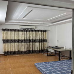 Nhà trong ngõ 160 Lạc Long Quân