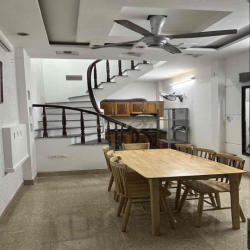 Nhà trong ngõ 160 Lạc Long Quân