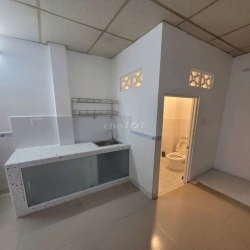 cho thuê nhà đúc lầu hẻm 275/75/ quang trung p10 GV nhà đẹp giá 7tr