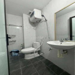 Phòng tầng 4 vệ sinh chung số 37 ngõ 259 phố vọng oto đỗ cửa