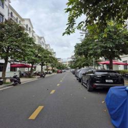 Nhà phố thô 84m², 5 tầng – Giá tốt 13tr/tháng – Manhattan Glory Shopho