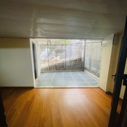 Nhà rộng 60m2 3 ngủ ở ngõ 401 Nguyễn Khang nhà mới giá 12tr ở gia đình