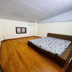 Nhà rộng 60m2 3 ngủ ở ngõ 401 Nguyễn Khang nhà mới giá 12tr ở gia đình