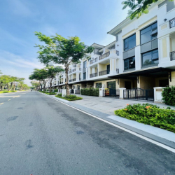 NHÀ PHỐ 4PN 5WC VEROSA KHANG ĐIỀN - FULL NT - BV 24/24 -LIÊN PHƯỜNG Q9