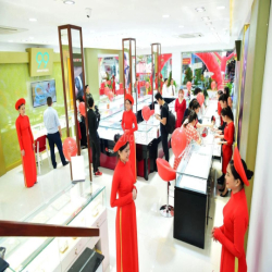 Cho thuê nhà mặt tiền đường Lê Thánh Tôn, phường Bến Thành, Quận 1.