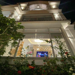 CHO THUÊ BIỆT THỰ VIP 5 Phòng Ngủ- Full Nội Thất- 140 triệu