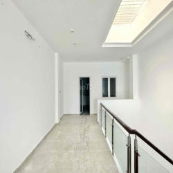 🐳★ Mặt tiền Trần Thị Thỉ ( 5x20m 1 trệt 4 lầu)