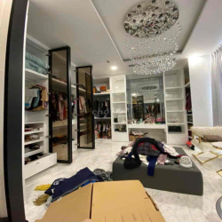 CHO THUÊ BIỆT THỰ VIP 5 Phòng Ngủ- Full Nội Thất- 140 triệu