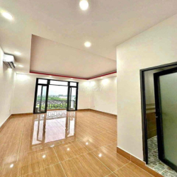 Nhà rộng 3 lầu 6pn full máy lạnh (wc trong) KdC 586