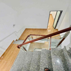 Nhà rộng 3 lầu 6pn full máy lạnh (wc trong) KdC 586