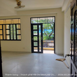 Nhà Mới 1 Trệt 3 Lầu 5x20m 7 phòng 8 wc KDC 6B Intresco Phạm Hùng