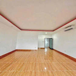 Nhà rộng 3 lầu 6pn full máy lạnh (wc trong) KdC 586