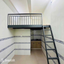 phòng mới , cửa sổ to, hành lang thoáng hai đầu, sân phơi  đồ riêng.