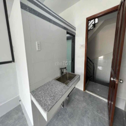 Cho Thuê Phòng Ban Công Sẵn Máy Lạnh Gần Luỹ Bán Bích - ĐH Văn Hiến