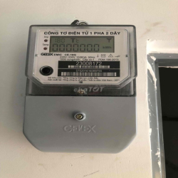 phòng mới , cửa sổ to, hành lang thoáng hai đầu, sân phơi  đồ riêng.