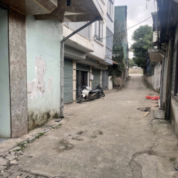 Cho thuê nhà ô tô đỗ cửa ở ngõ 1120 Nguyễn Khoái, Vĩnh Hưng. 11tr