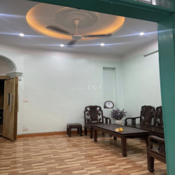 Cho thuê nhà ô tô đỗ cửa ở ngõ 1120 Nguyễn Khoái, Vĩnh Hưng. 11tr