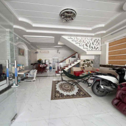 Nhà lầu full nội thất KdC Nam Long 2