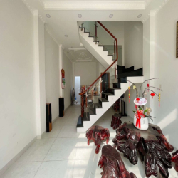 CHO THUÊ NHÀ TRỆT 2 LẦU SÁT MẶT TIỀN TAM BÌNH