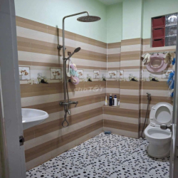 Cho thuê nhà quận Bình Tân hẻm xe hơi 6m, nhà mới, gần trường, chợ, bv
