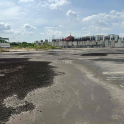 cho thuê Đất có nền sẵn.16000m2 làm thể thao . bãi xe. giá 65k/m2