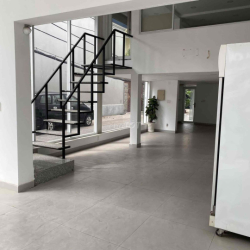 Căn góc 2 mặt tiền Nguyễn Cửu Vân