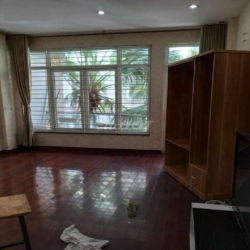 Nhà ngõ 216 Trung Kính, Diện tích 60m2 x 5 tầng, đường 8m để ô tô