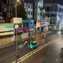 Nhà ở dư một phòng rộng 30m2 cần cho thuê lại (MT ngay ngã 4 Phú Nhuân
