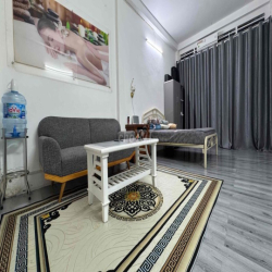 Nhà ở dư một phòng rộng 30m2 cần cho thuê lại (MT ngay ngã 4 Phú Nhuân