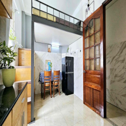 Duplex Thang máy , tầng cao thoáng , Full Tiện ích , view Lanmark