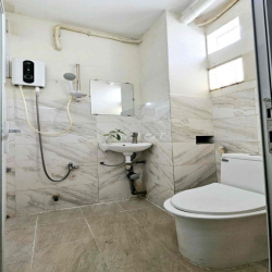 Duplex Thang máy , tầng cao thoáng , Full Tiện ích , view Lanmark