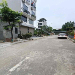 Nhà 6 tầng thang máy