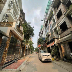 Nhà 6 tầng thang máy