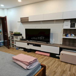 CHO THUÊ NHÀ 3 Tầng gần CÔNG VIÊN, 5PN, 4x20m, đường rộng 12m Bình Lợi