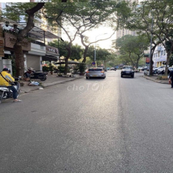 Nhà liền kề Trần Kim Xuyến - Yên Hòa. DT 80m x 5 tầng, mặt tiền 5m