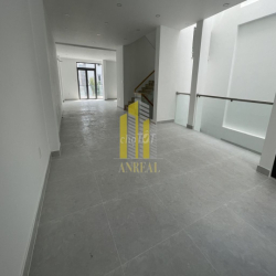 NHÀ THIẾT KẾ VĂN PHÒNG SÀN TRỐNG THANG MÁY GIÁ 65 TRIỆU