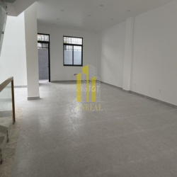 NHÀ THIẾT KẾ VĂN PHÒNG SÀN TRỐNG THANG MÁY GIÁ 65 TRIỆU