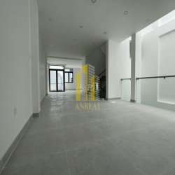 NHÀ THIẾT KẾ VĂN PHÒNG SÀN TRỐNG THANG MÁY GIÁ 65 TRIỆU