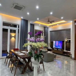 cho thuê villa hồ bơi sân vườn sát biển full nội thất cao cấp