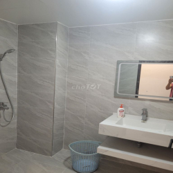 Chính chủ cho thuê nhà làm văn phòng, tầng 1, 2.nhà mới, có thằng máy 