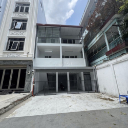 Cho thuê nhà mặt tiền Nguyễn Khoái, P.2, Q.4_Diện tích: 8m x 9m(2 Lầu_