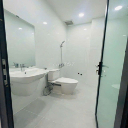 Nhà Mới Hẻm Xe Tải Sư Vạn Hạnh - 4x17M 6PN - Có Sẵn Máy Lạnh