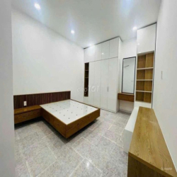 Nhà Mới Hẻm Xe Tải Sư Vạn Hạnh - 4x17M 6PN - Có Sẵn Máy Lạnh