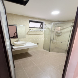 Cho thuê nhà mặt ngõ thông phố 8/3  - 35m2- 5 tầng lô góc