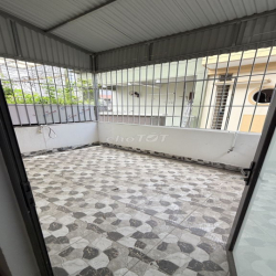 Cho thuê nhà mặt ngõ thông phố 8/3  - 35m2- 5 tầng lô góc